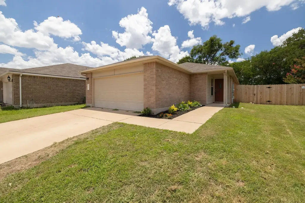 437 Moorhen Cv, Leander