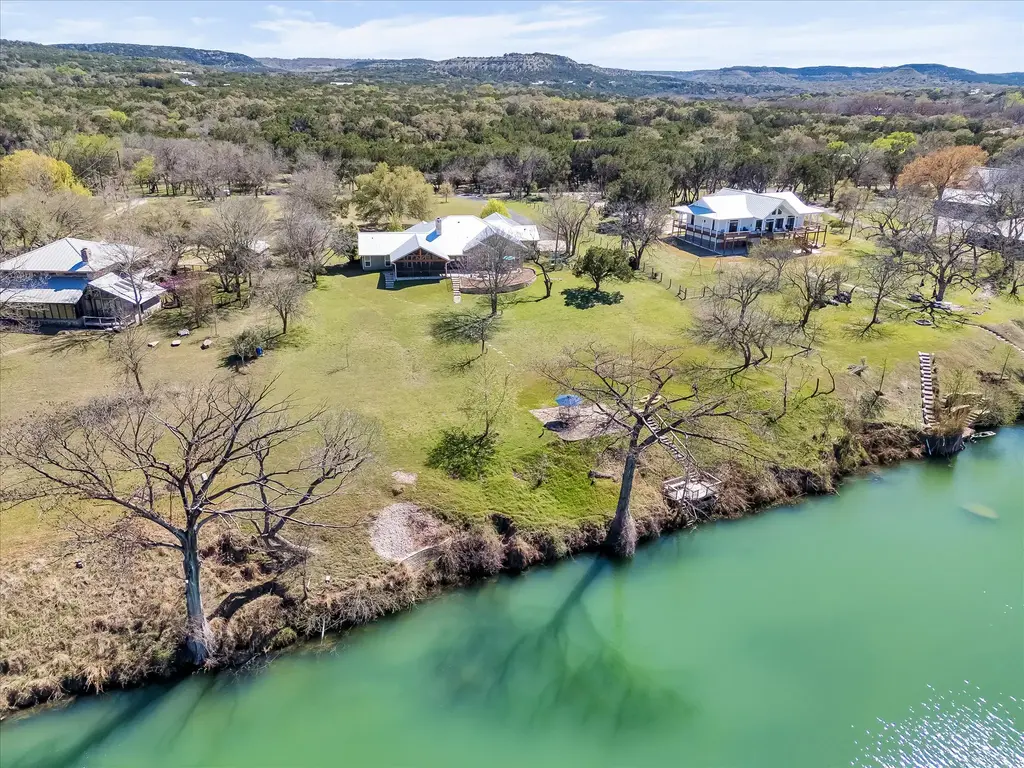 204 W Blanco Bend Dr, Wimberley