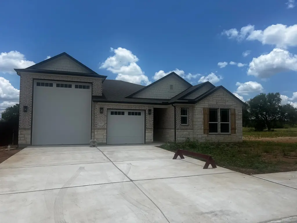 225 Firethorn Rd, Marble Falls