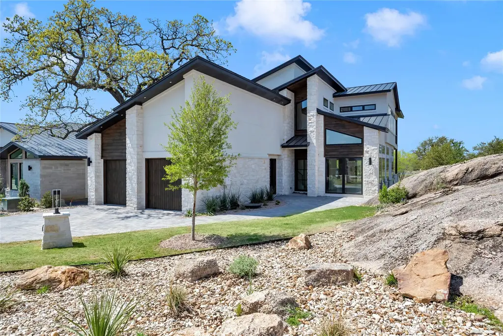 310 Azalea Ct, Horseshoe Bay