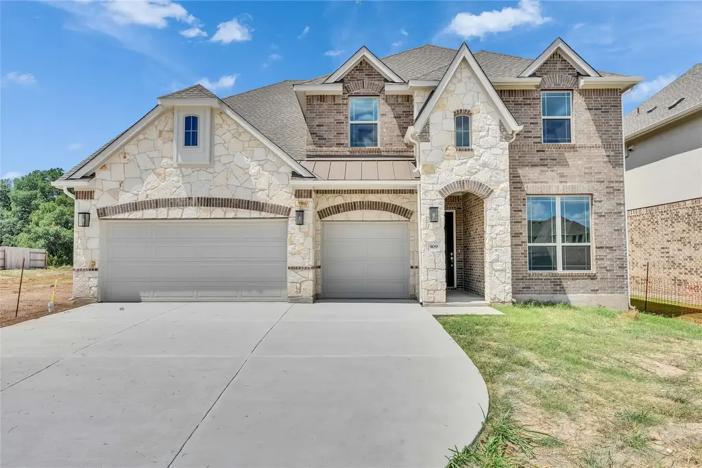 909 Landing Ln, Leander