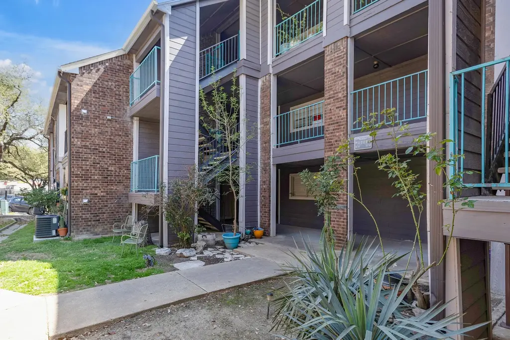 1840 Burton Dr 167, Austin
