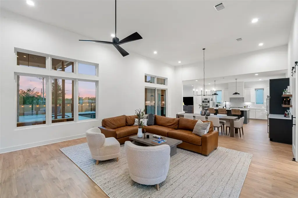 325 Stockman Dr, Dripping Springs