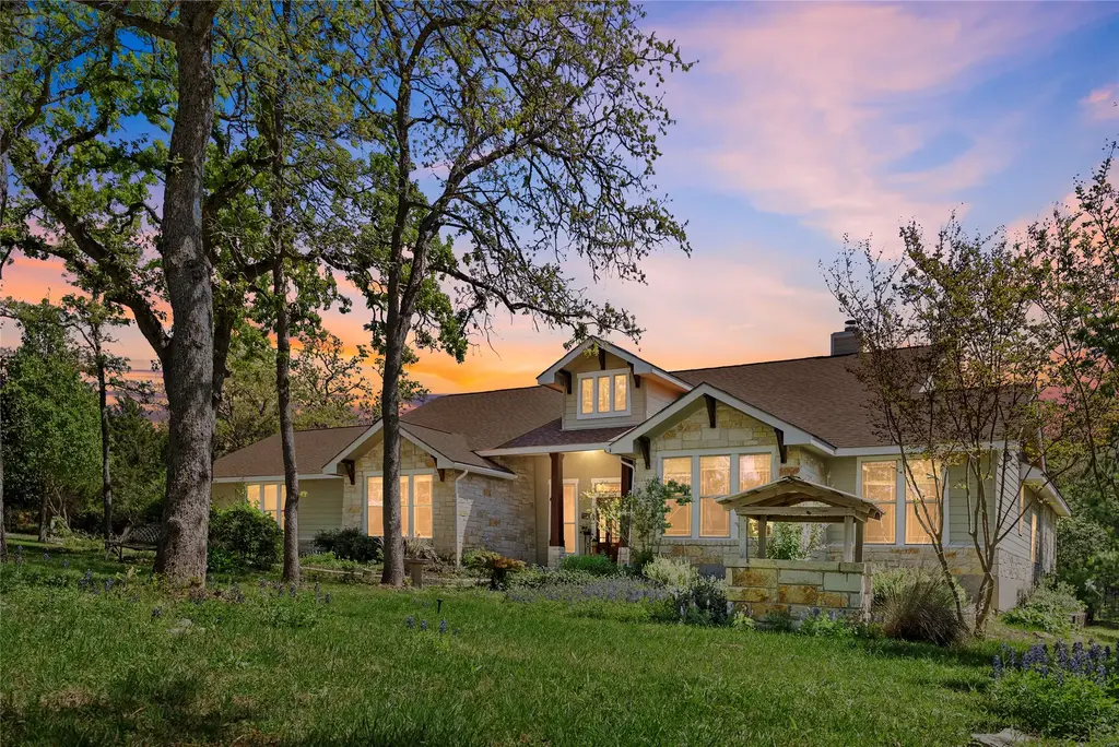 119 Maple Leaf Trl, Elgin