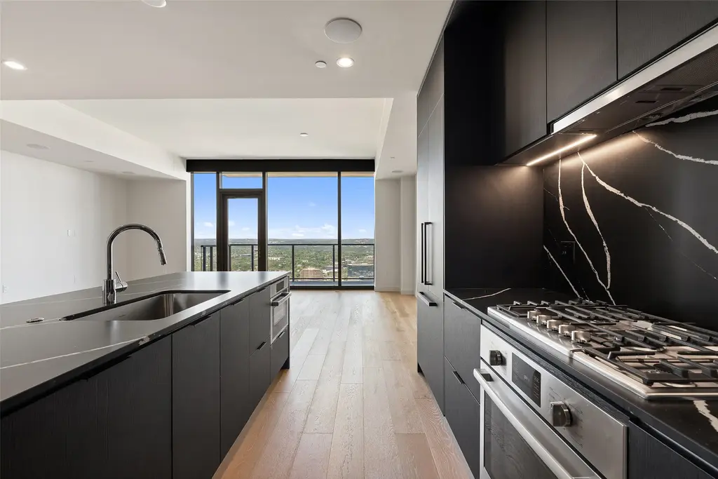 44 East Ave 4302, Austin