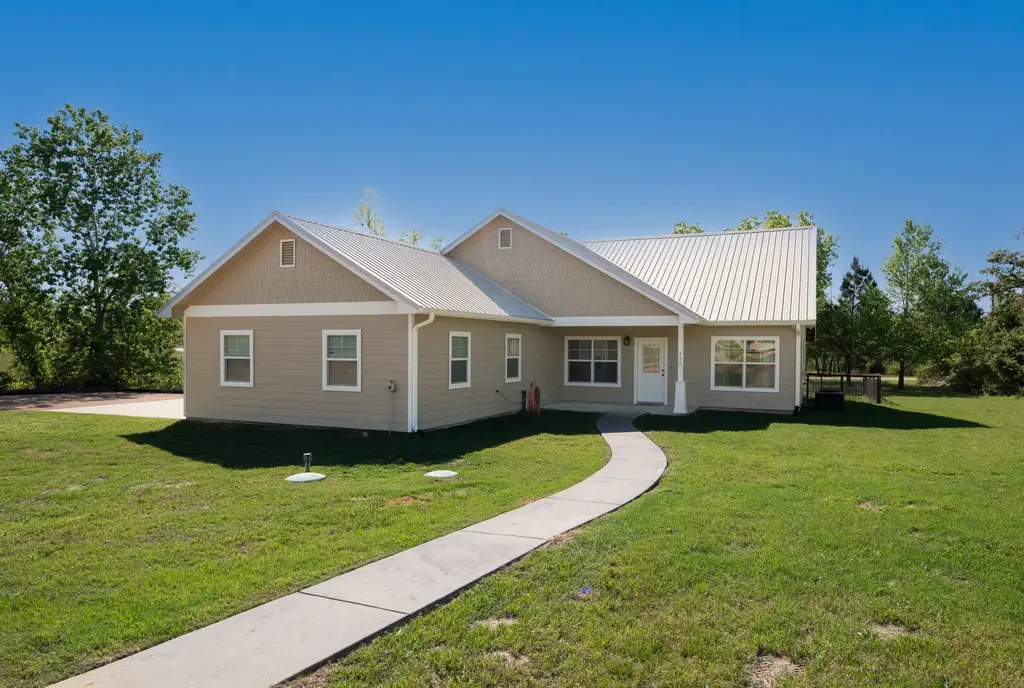 125 Brahman Ct, Bastrop