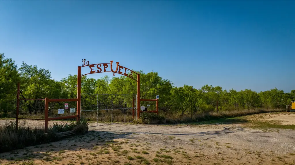 1500 N Fm 1407, Carrizo Springs