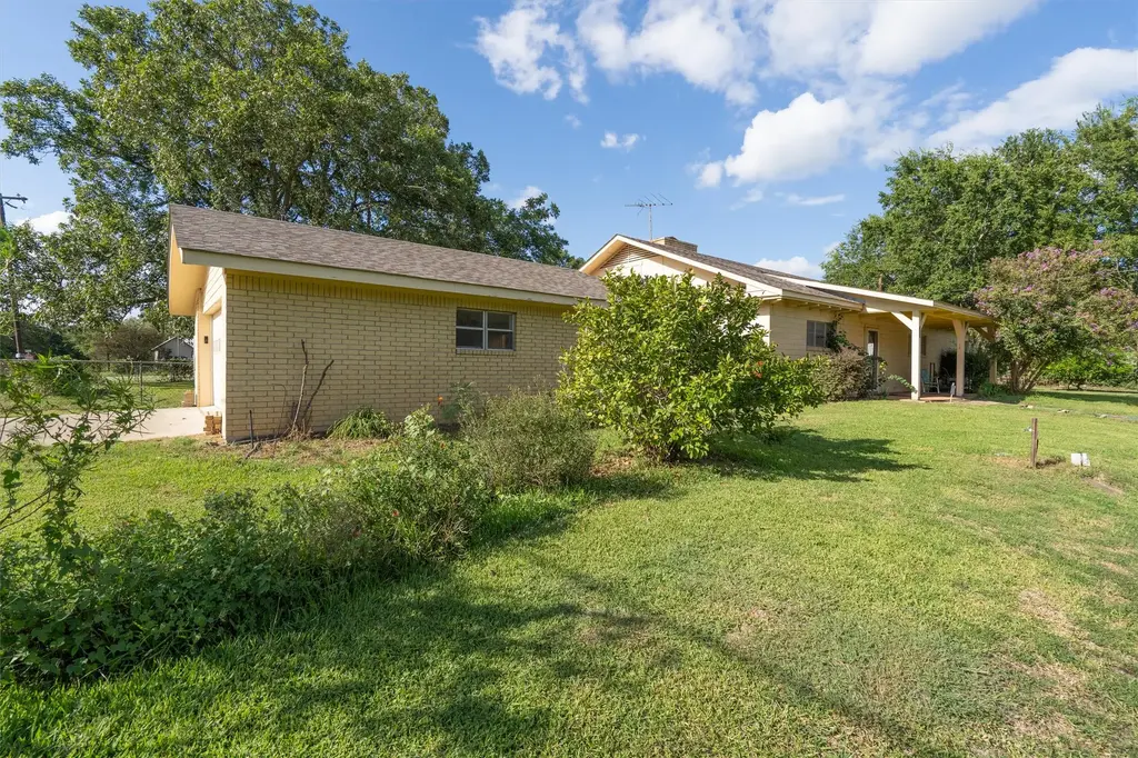 168 Bastrop St, McDade