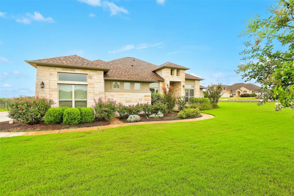 2560 Square Nail Cv, Leander