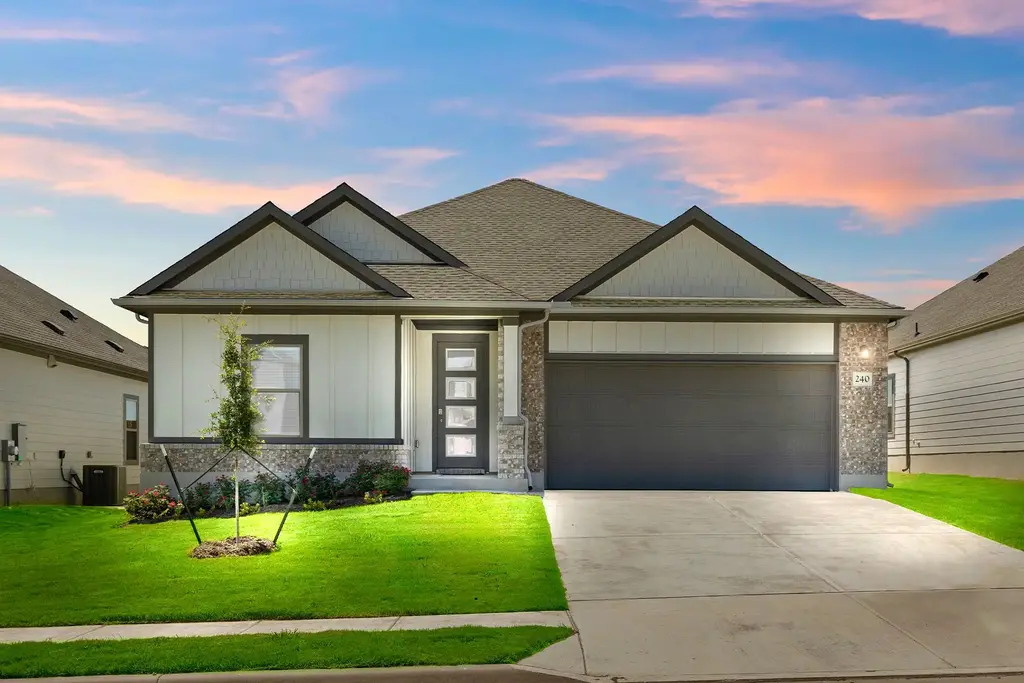 240 Little Green Trl, Jarrell