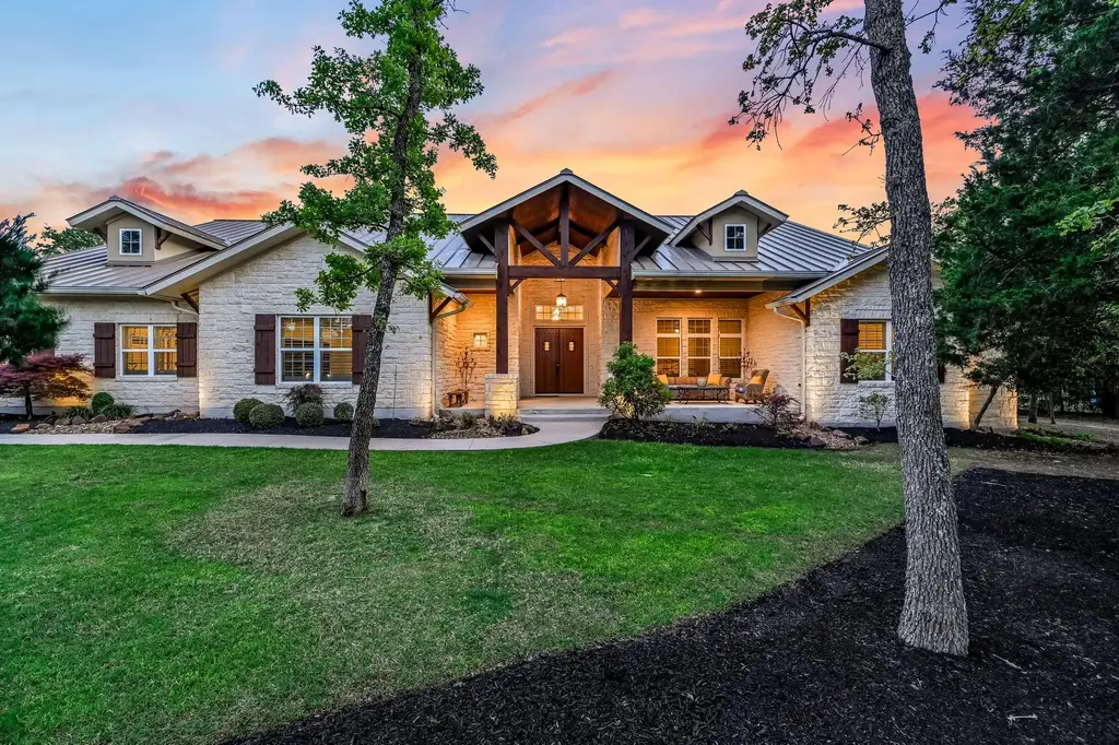 115 Mills Xing, Bastrop