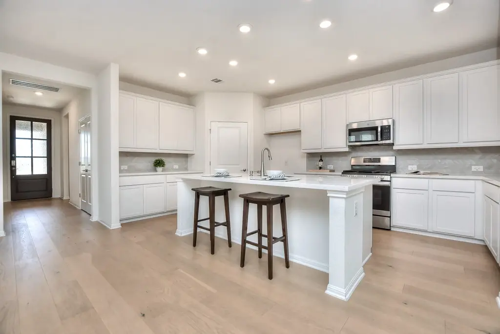 141 Green Knoll Ln, Georgetown