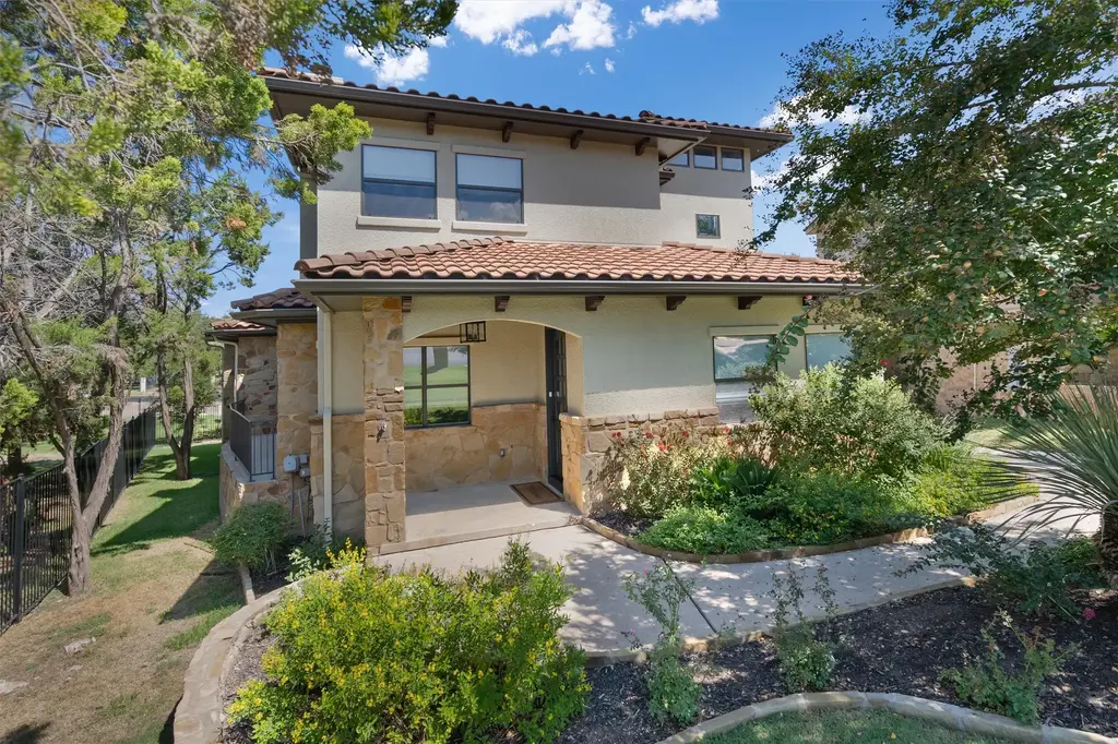 8 Cove Creek Ln, Austin