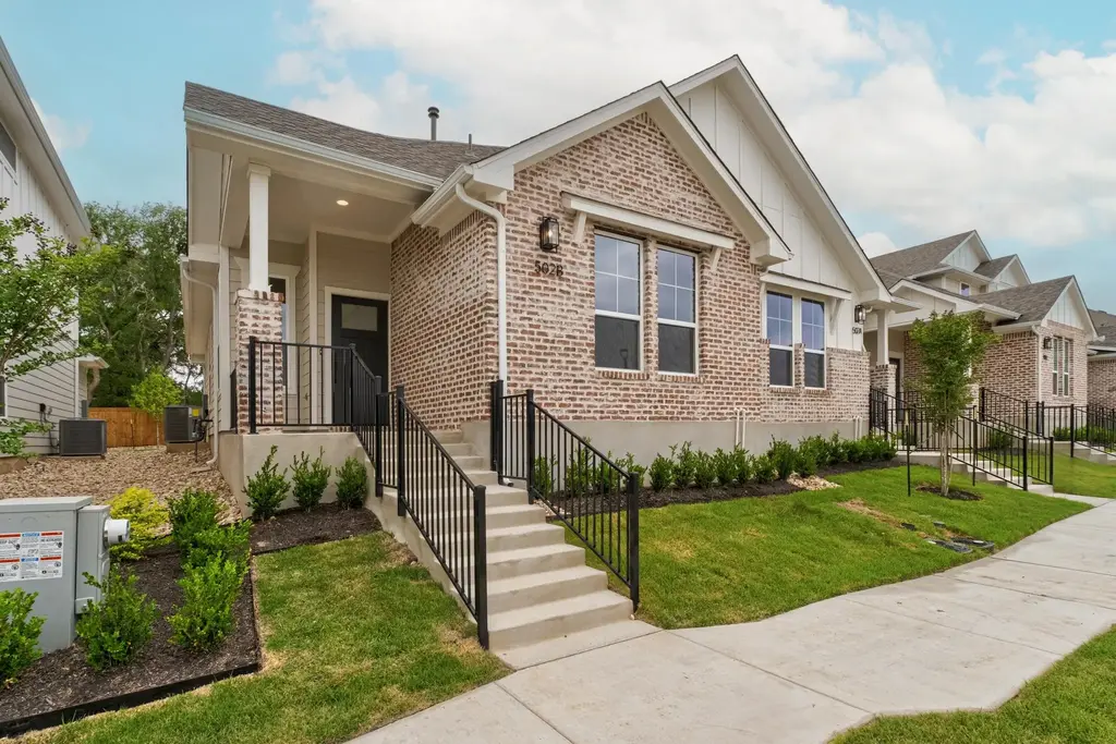 502 Orleanian Dr B, Buda