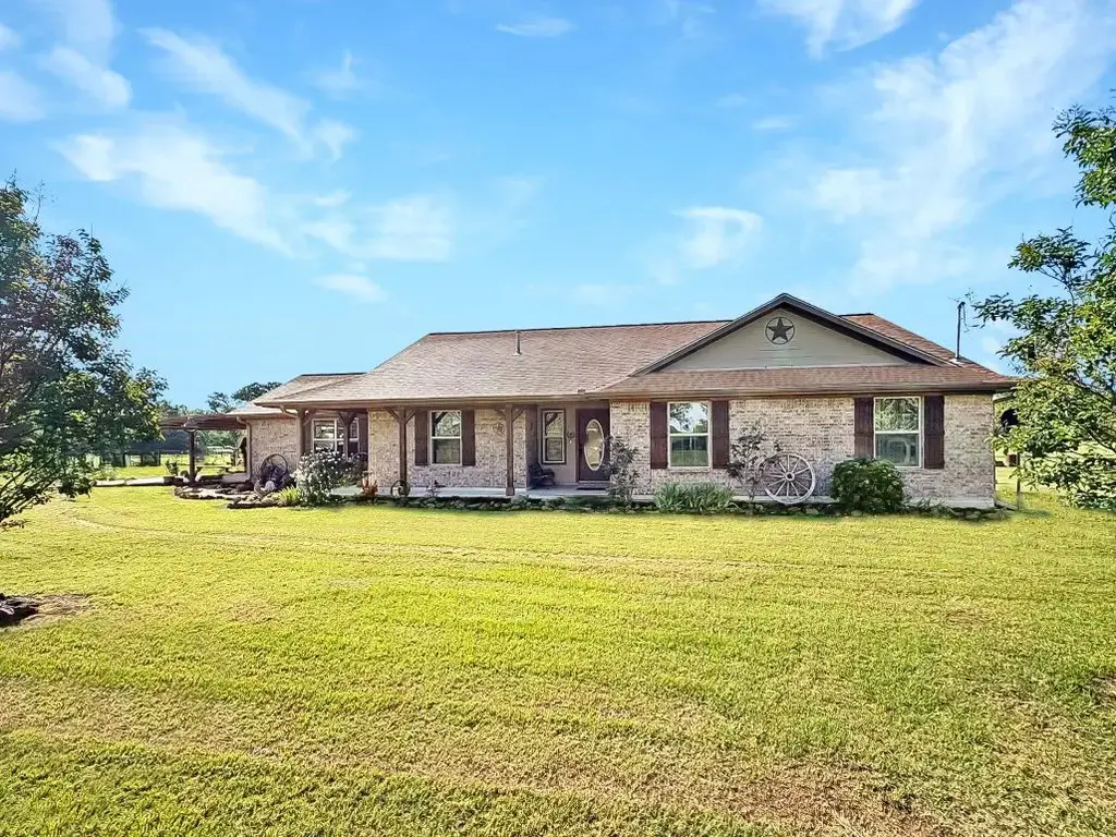 1228 County Road 348 Loop, Gause