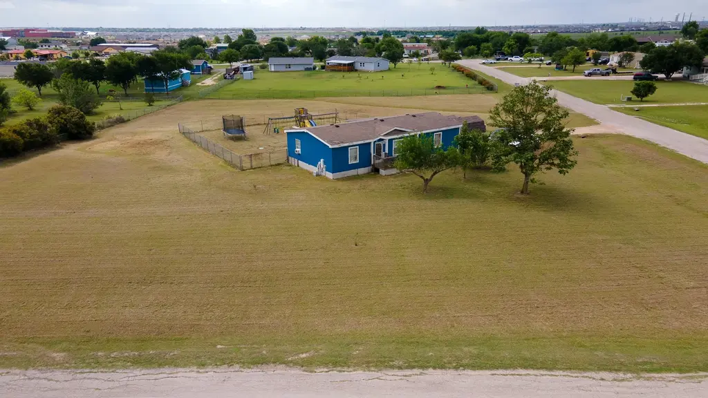 302 Thomas Park Dr, Hutto