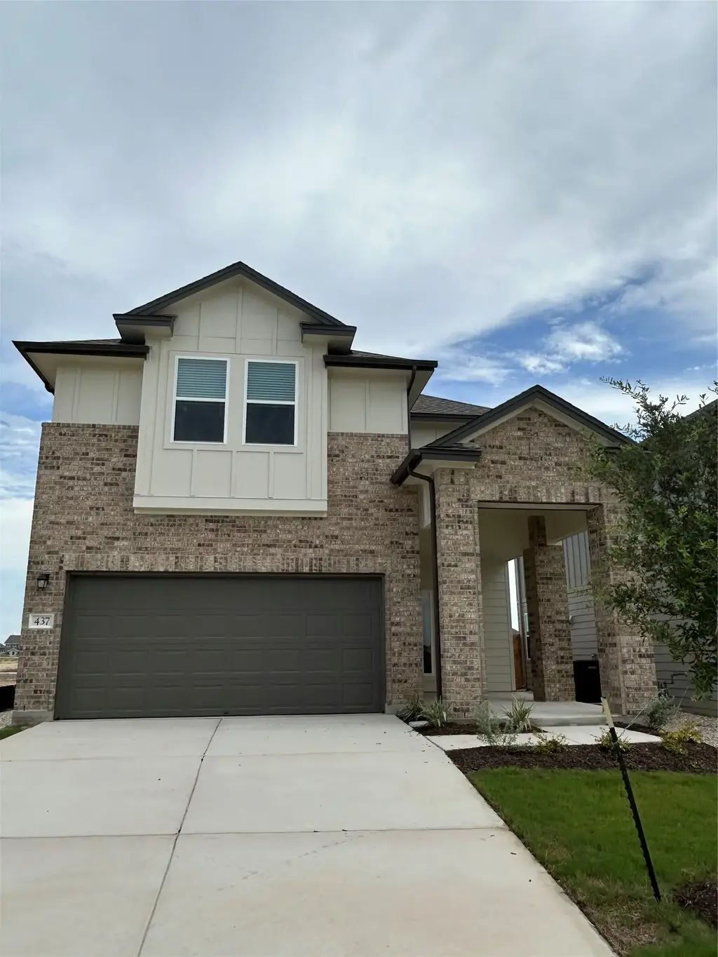 437 Young St, Buda