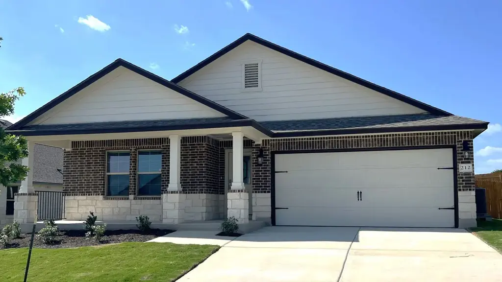 212 Creekfall Rd, Burnet