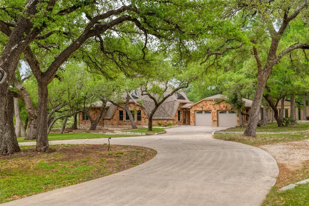 16 Tall Oaks Trl, Austin
