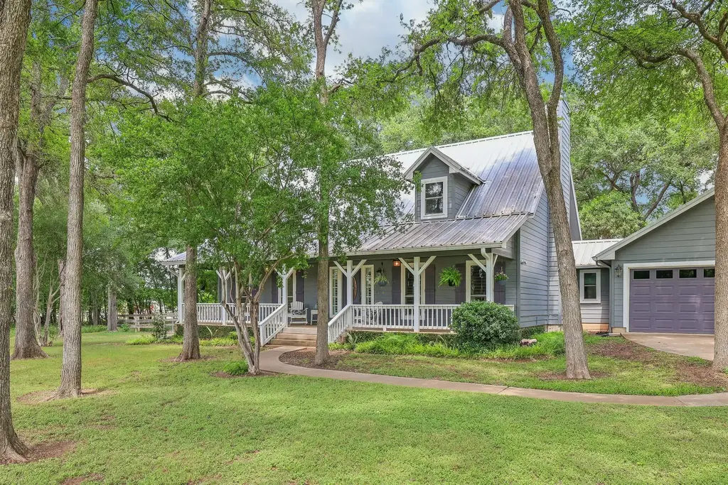 323 Colorado Dr, Cedar Creek