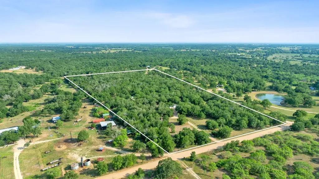 465 Catfish Ln, Lockhart