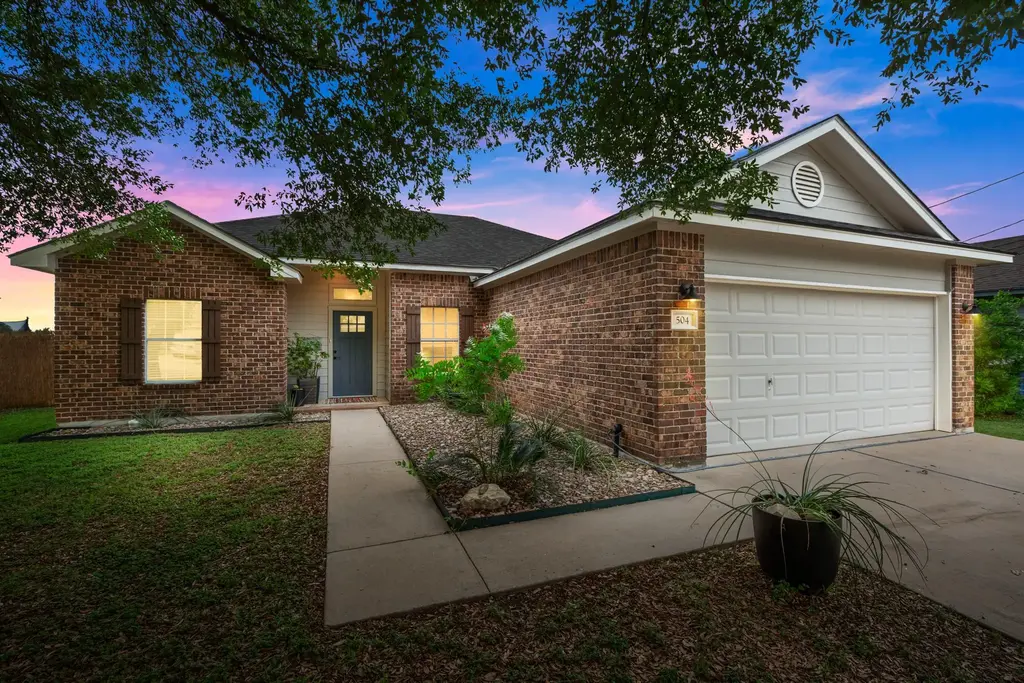 504 Lydia Ln, Thrall