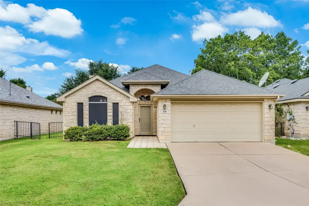 209 Village Dr, Georgetown