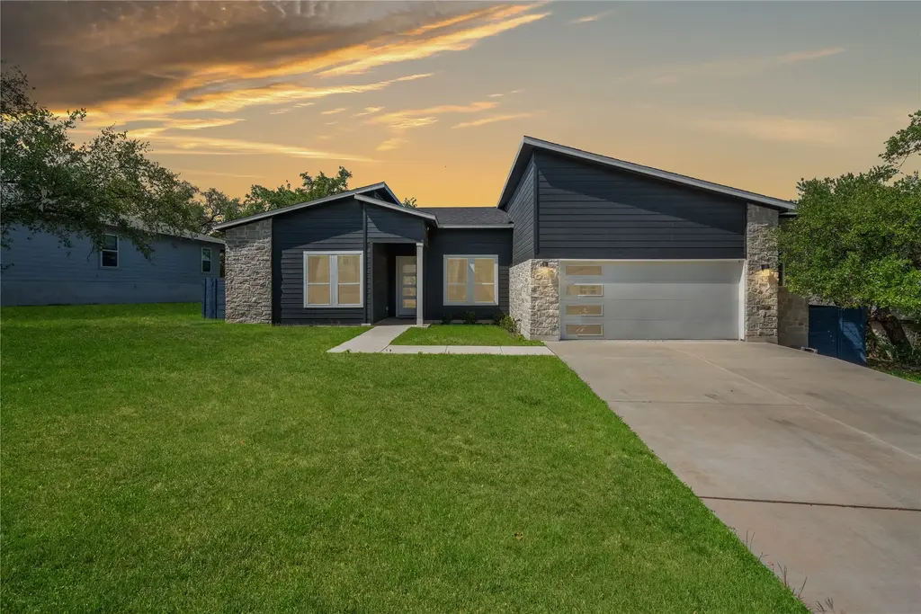21811 Oxford Dr, Lago Vista