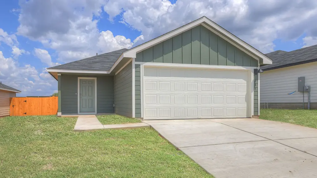 407 Wild Goose Dr, Luling