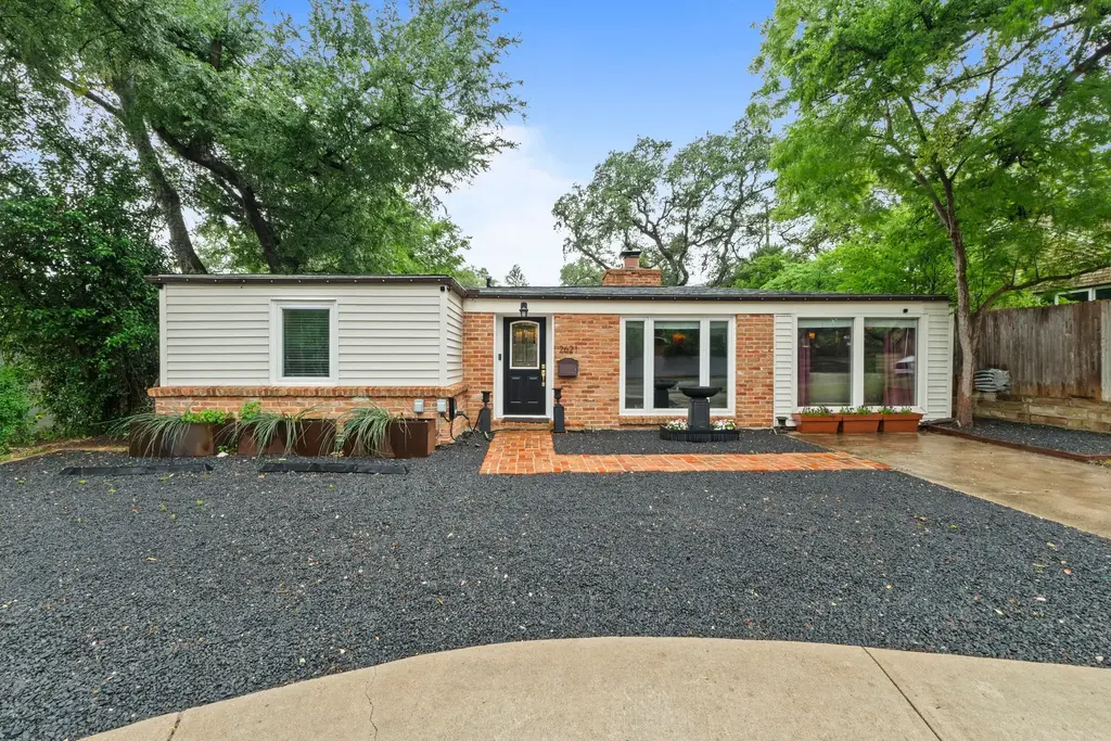 2621 W 45th St, Austin