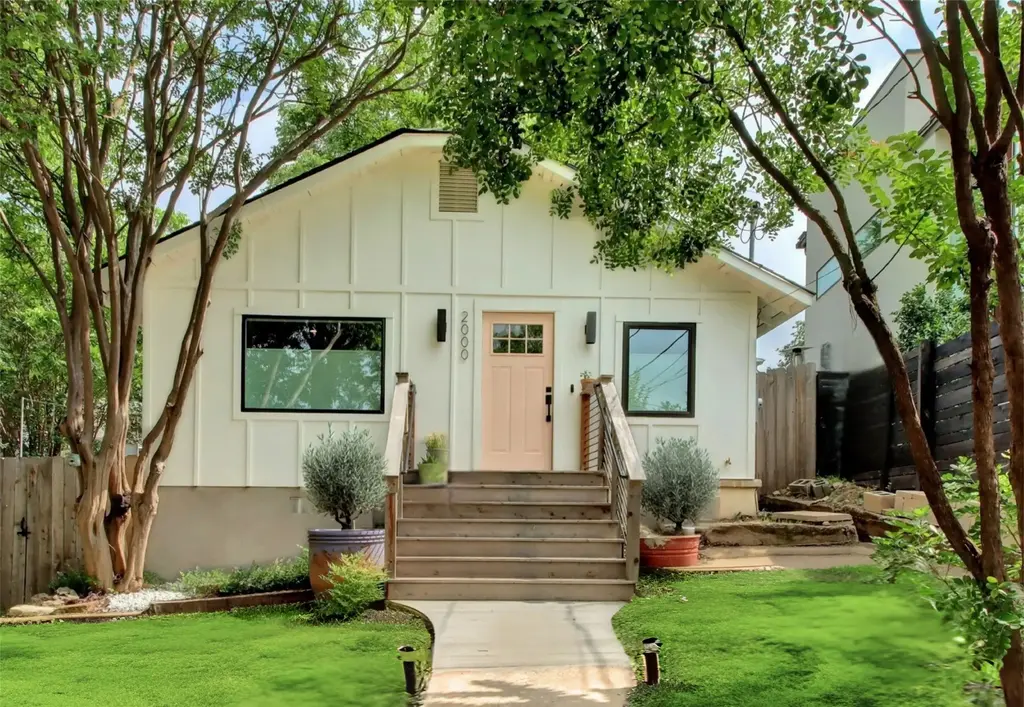 2000 E 8th St, Austin