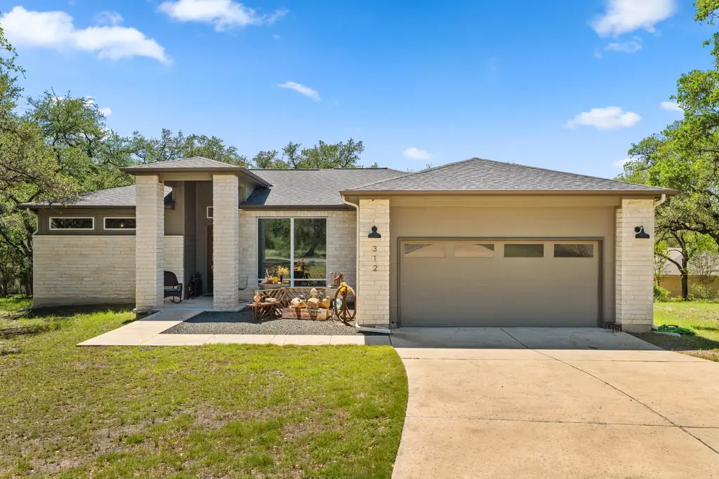 312 Bedford Dr, Spicewood