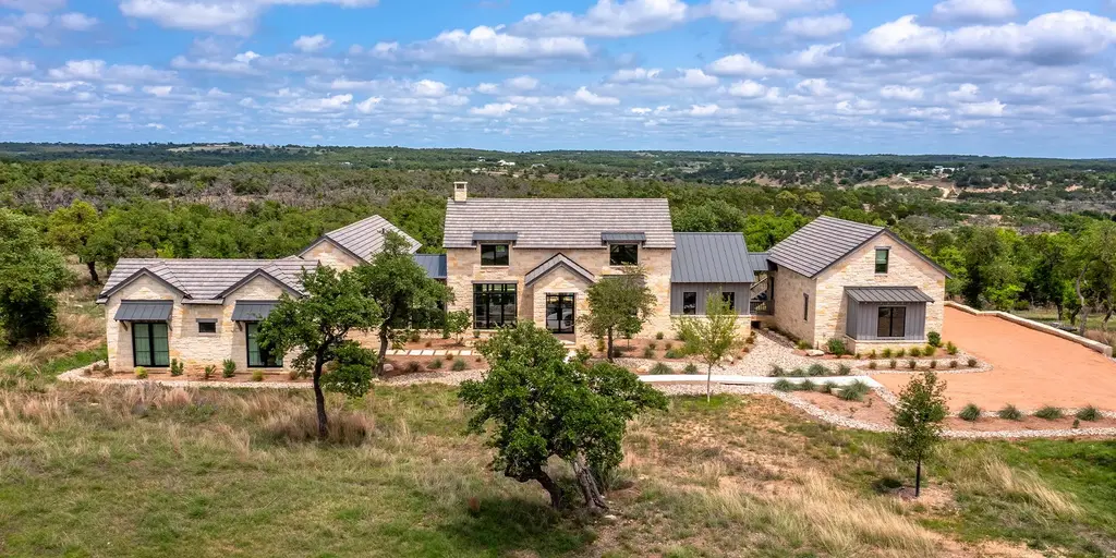 201 E Eldorado Ridge Dr, Fredericksburg