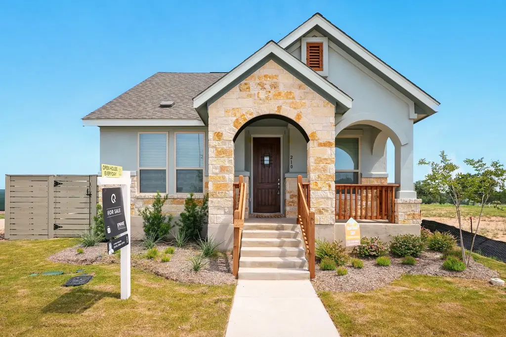 210 Weaver Ln, Bastrop