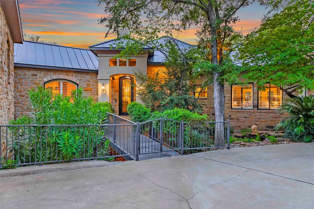 213 Beaver Cir, Horseshoe Bay