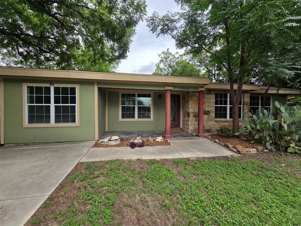 1203 Haynes St, San Marcos