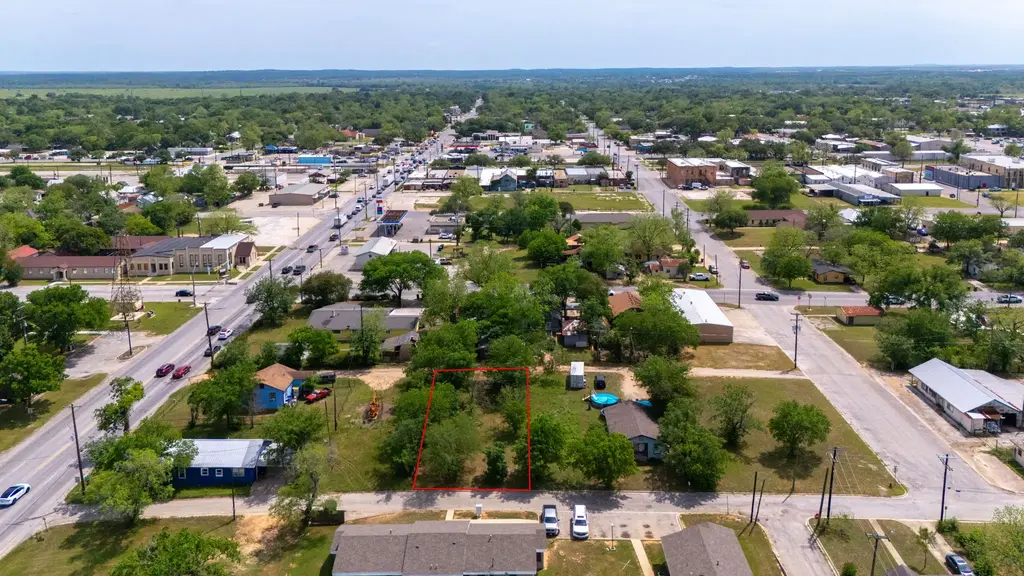 612 Lamar St, Luling
