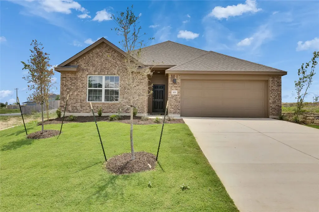 105 Old Silver Dr, Jarrell
