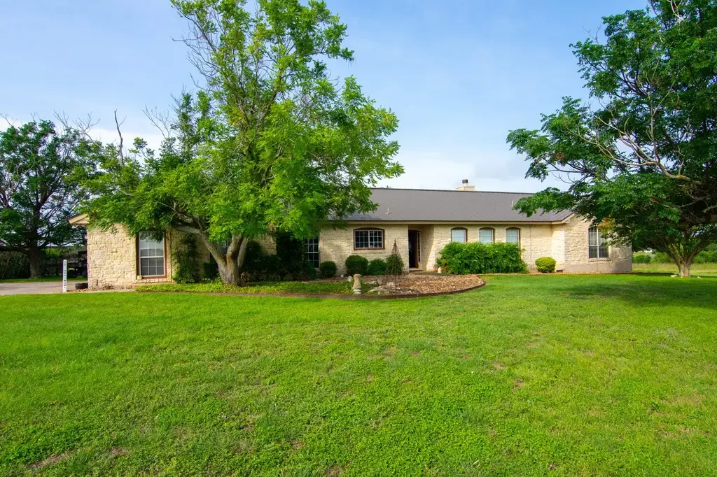 1400 N Fm 1660, Hutto