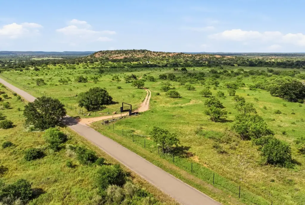 5230 County Road 409, Valley Spring