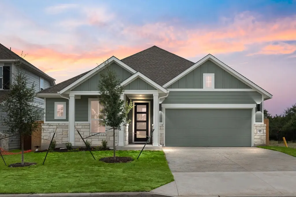 581 Sage Thrasher Cir, Dripping Springs
