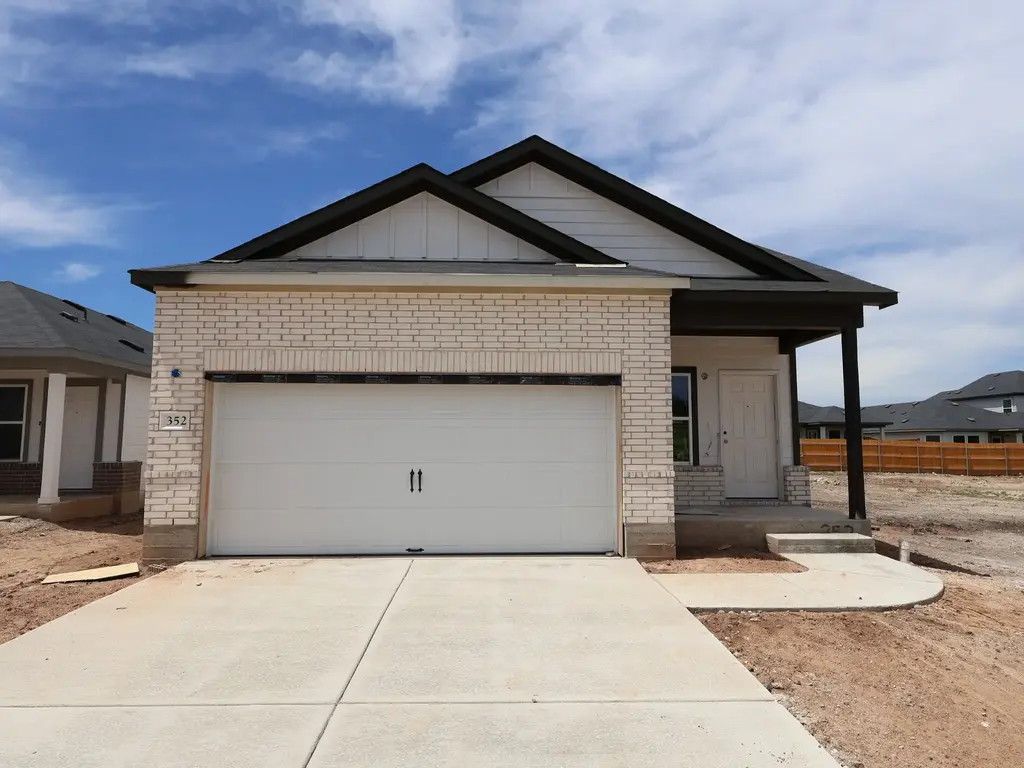 352 Old Stagecoach Rd, Jarrell