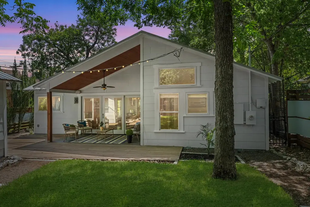 2004 Bremen St, Austin