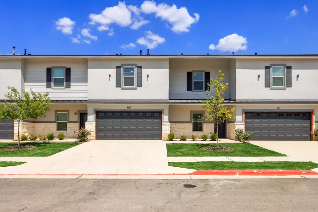 2105 Tiger Trl 302, Round Rock
