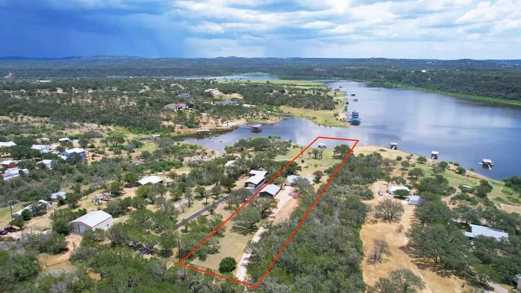 401 Lake View Dr, Spicewood