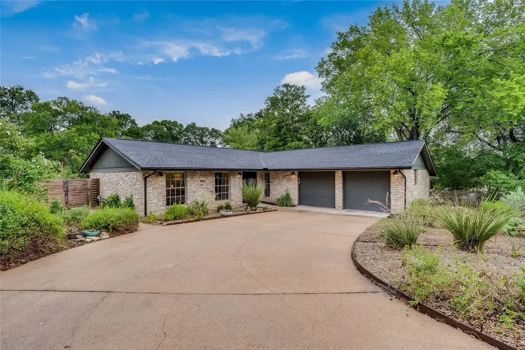 2306 Loyola Ln, Austin