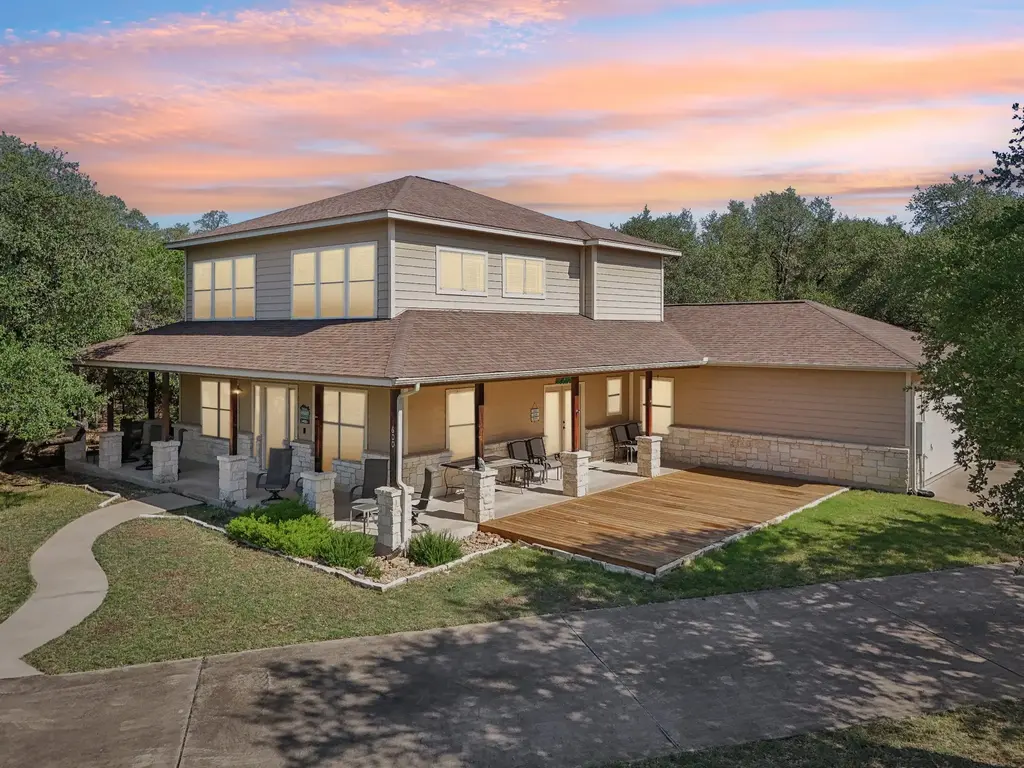 600 Augusta Cir N, Point Venture
