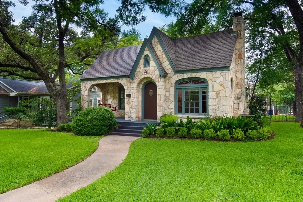 2108 Robinhood Trl, Austin