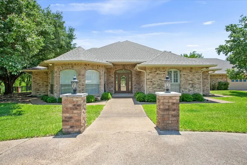 1204 Fairway Cir, Salado