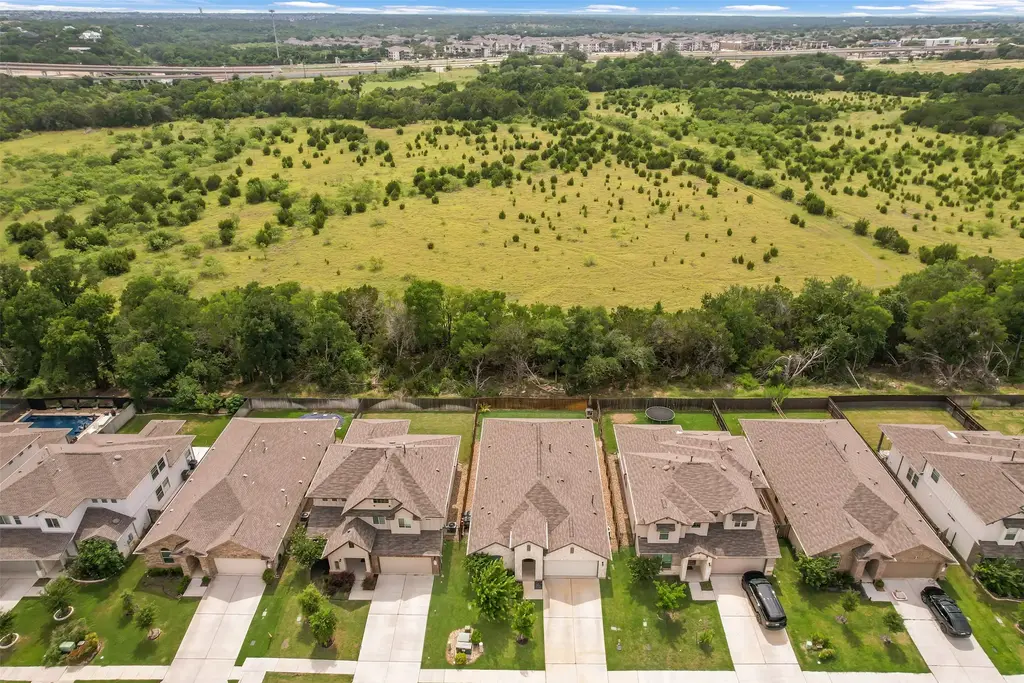 216 Walkup Ln, Leander